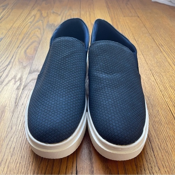 Arizona Slip On Platform Snake Print Navy Sneakers Size 11 NWT - Picture 2 of 6